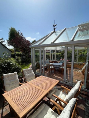 Nordsee Ferienhaus mit sonnigem Garten